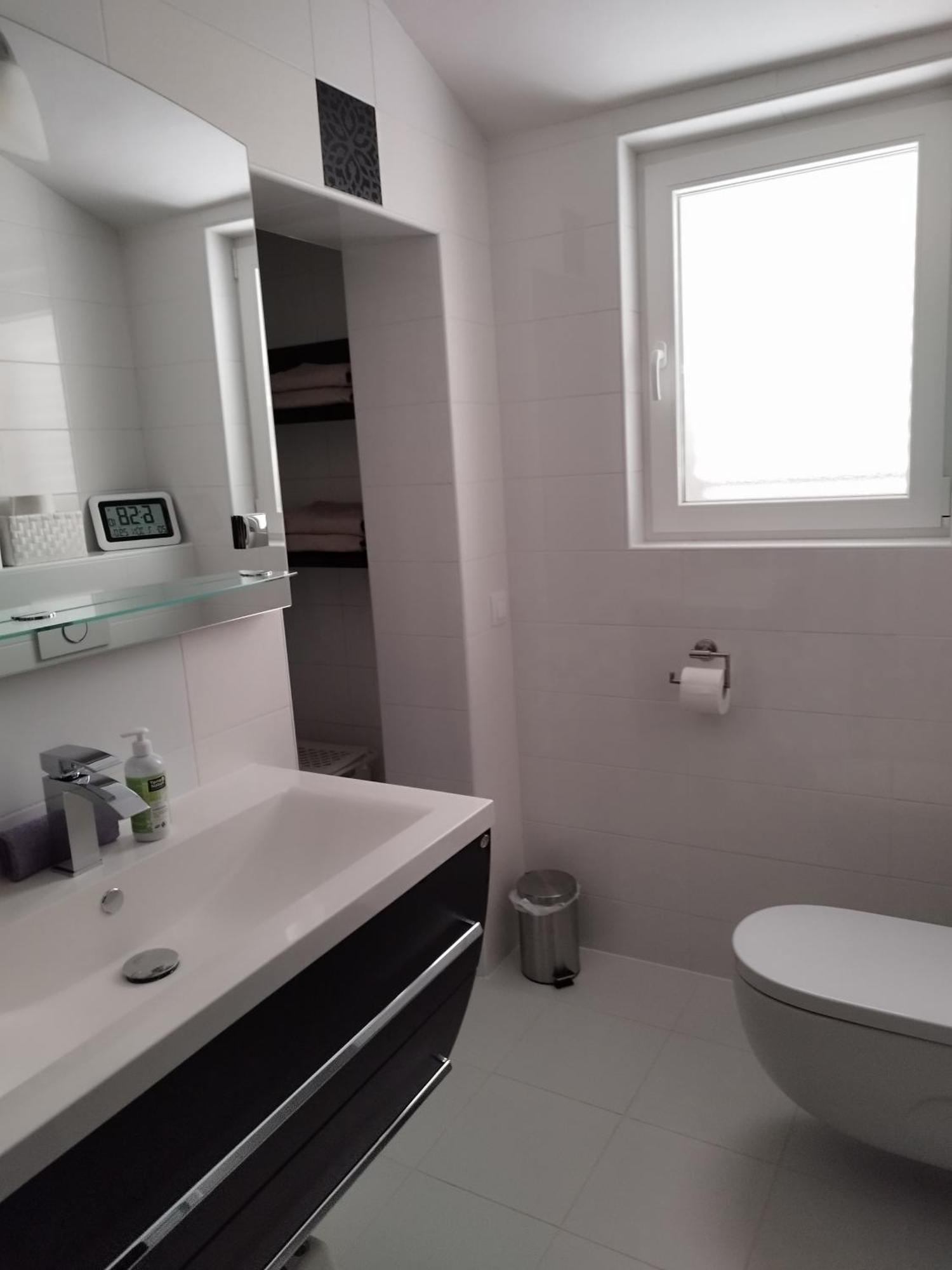 אומיס Ferienwohnung Am Sandstrand מראה חיצוני תמונה